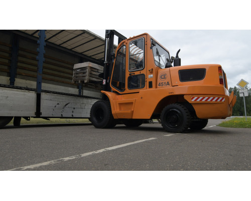 Вилочный дизельный погрузчик АМКОДОР 451А