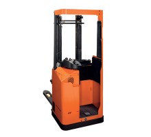 Штабелер Toyota SSE135