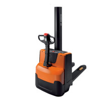 Электрический штабелер Toyota SWE080L (Исполнение с защитой от коррозии)